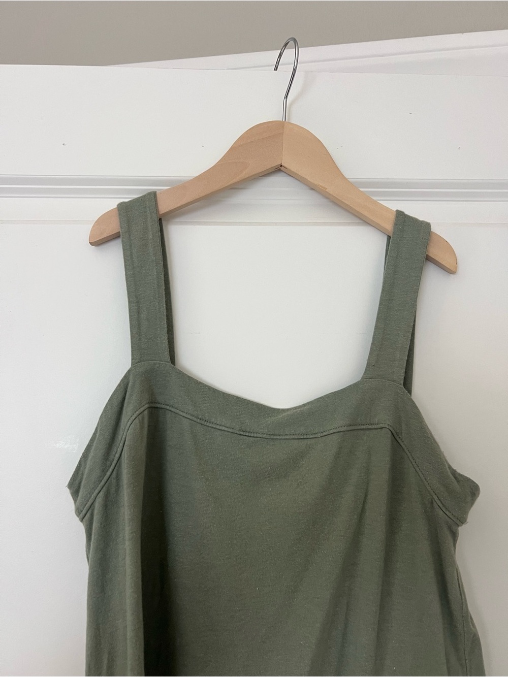 GAP Tank Top - Picture 3 of 8